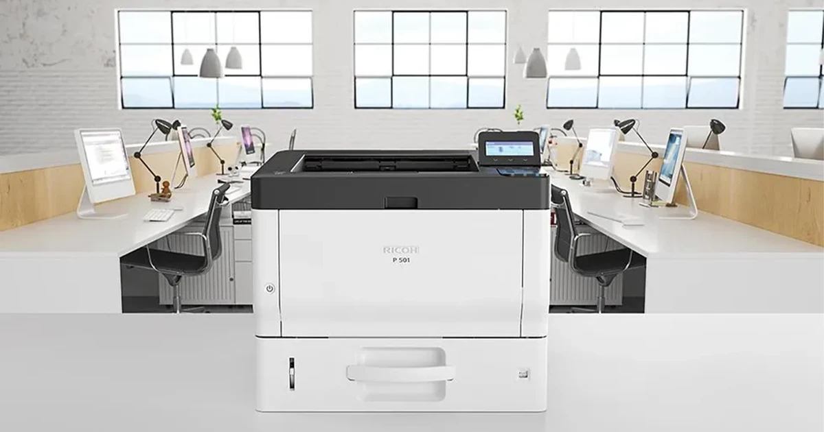 impresora ricoh p501 en una oficina con varios computadores